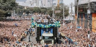 Twee miljoen Brasiliane dans en sing vir Jesus in die strate van Sao Paulo