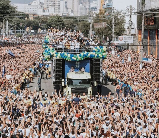 Twee miljoen Brasiliane dans en sing vir Jesus in die strate van Sao Paulo