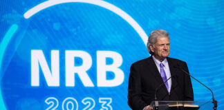 Franklin Graham: Die storm kom; moenie terugstaan nie, moenie verskonings maak nie