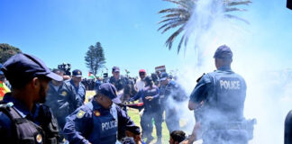 Kaapse gebedsbyeenkoms vir Israel gekanselleer nadat militante Palestina-ondersteuners verrigtinge ontwrig